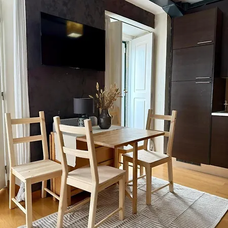 Апартаменти Cozy In The Center *